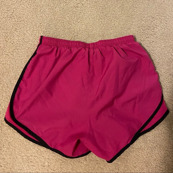 Small hot pink Nike shorts - Picture 2 of 2